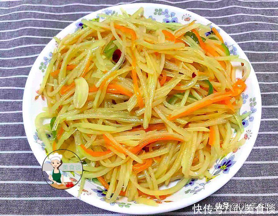 苹果|这菜人人吃得起，维C量比苹果高，切丝加料一炒，爽脆开胃，真香