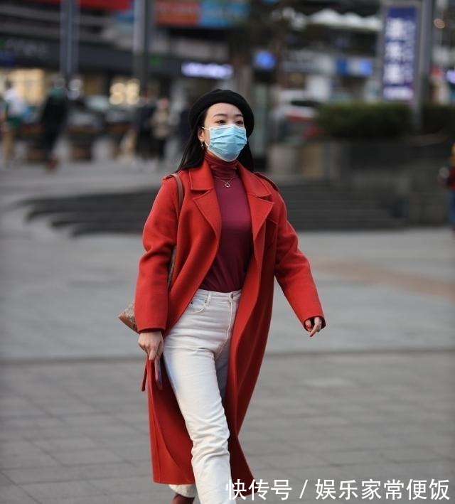 丰润|近看丰润的牛仔裤美女，增强了气场，质感十足