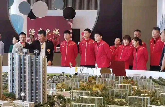 郭斌|总共花费4500万!王楠夫妇赠豪宅自带游泳池,富丽堂皇彰显身份