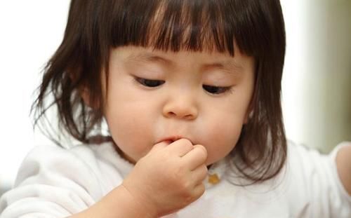 小贝|孩子不吃饭饿一顿管用？家长别搞错了，“四步走”让孩子爱上吃饭