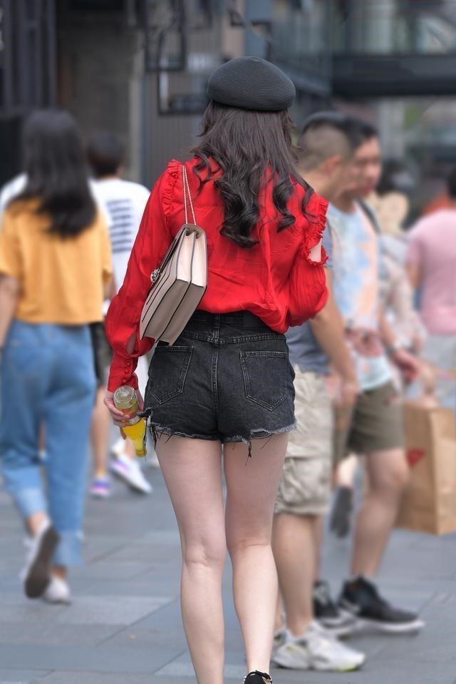 身材 简约自然的瑜伽裤让你穿出年轻自信,显得身材修长迷人,时尚韩范!