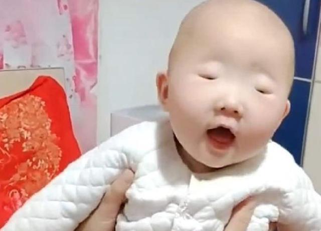李荣浩|“最小眼睛宝宝”走红,眼睛如黄豆般大,网友直呼:迷你版李荣浩