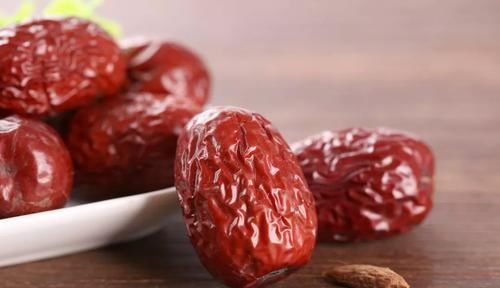 肝不好的人，少吃3种伤肝食物多喝4水，护肝排毒，肝会越来越好