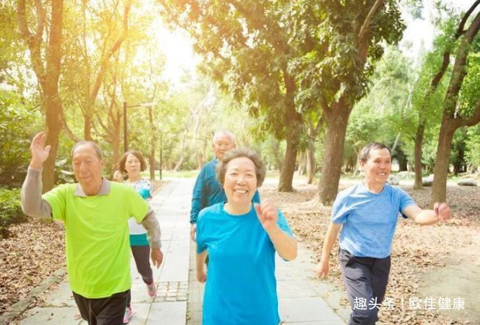 走路|已确定走路速度影响寿命!走路犯这3个错误,走地越多伤害越大