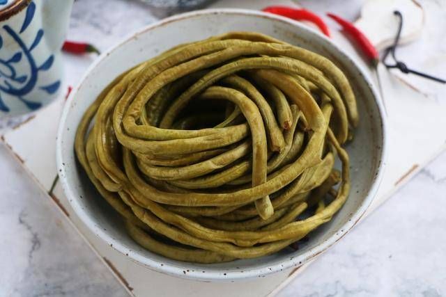 酸豆角|酸豆角别再买了，自己在家做又酸又香，干净又卫生，7天就能吃！