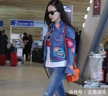 卫衣配牛仔裤才好看,上宽下窄无敌显瘦