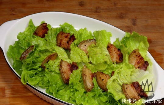 猪毛不火烤,不用手剃,学会一招,包你猪皮上的猪毛一根不见!