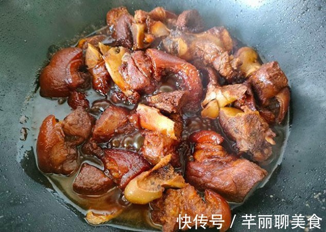 蹄膀|夏天,少买牛羊肉,12元一斤的肉才香,焯水后加料卤,香糯好吃