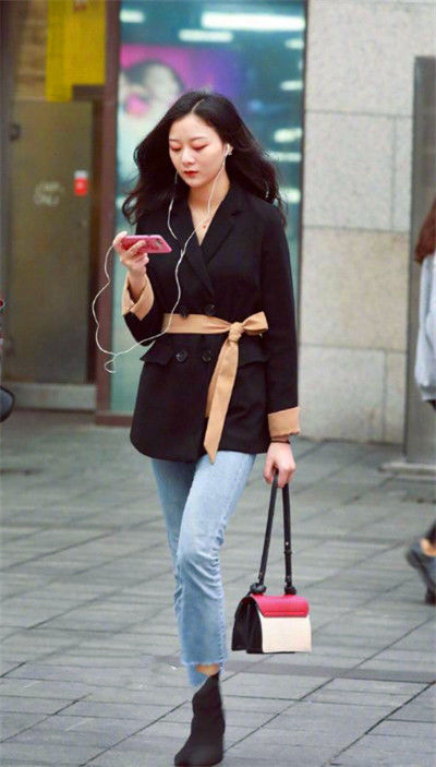 时尚|气质美女穿搭时尚,长发飘飘,气质典雅又迷人