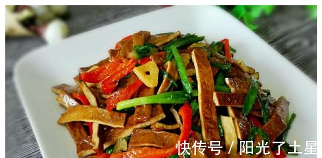 下饭|家里实在是太穷了，一看冰箱还有韭菜和干豆腐，简单一做，很下饭！