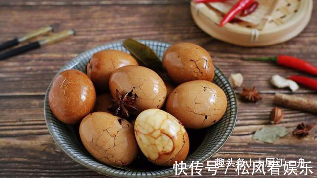搅拌均匀|原来茶叶蛋的做法这么简单,早知道就不出去买了,学会可以摆摊了