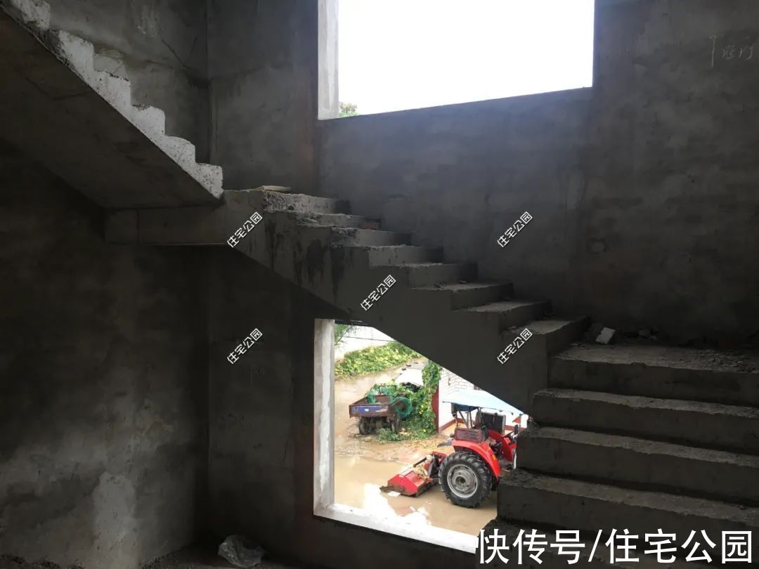 楼面|河南农村85万建三层别墅，比效果图还漂亮