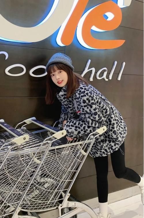 鲨鱼裤＋老爹鞋，今年秋冬超火的穿法，明星都很上头