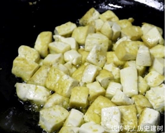 鸡蛋|两个鸡蛋,一个豆腐、简单又美味