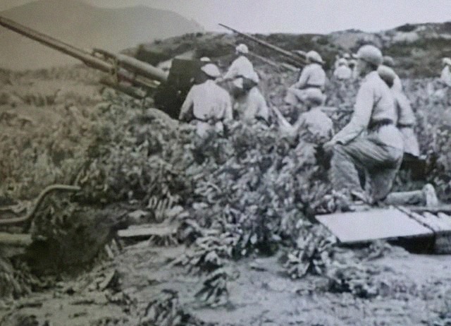 彭德怀|抗美援朝第一仗，彭德怀抢过电话：吃上肉包子没有？邓岳：吃撑了