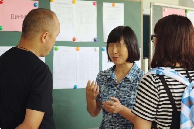 巧巧|去参加学校家长会时，宝妈尽量少穿这些衣服，容易给孩子“丢人”