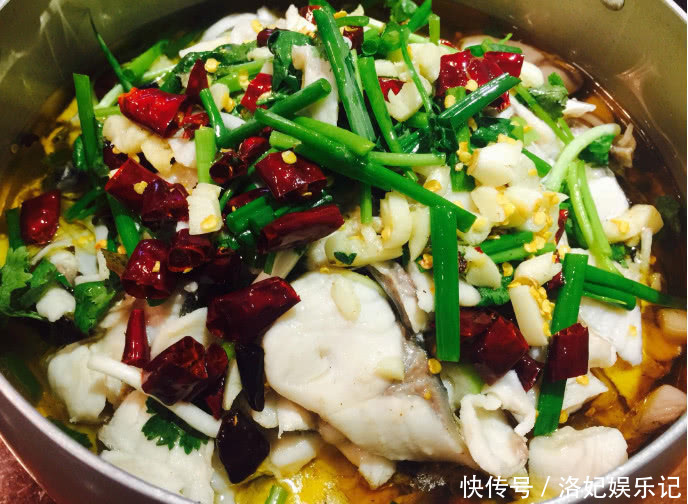 易学|大厨教你做家常水煮鱼,做法简单易学,出锅鱼肉鲜嫩美味