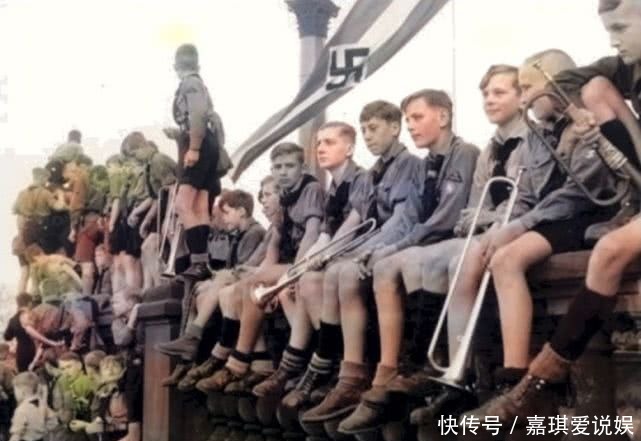 老照片|上色老照片：第三帝国时期狂热的希特勒青年团，时刻准备加入战争