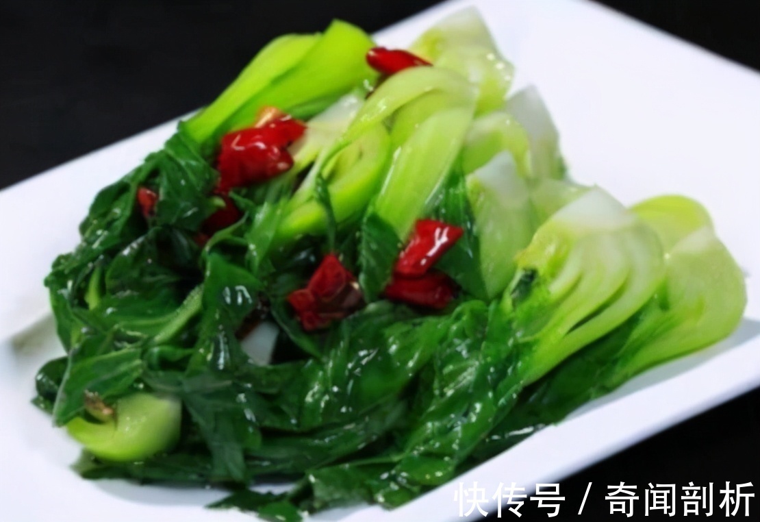 鲜嫩|不管炒什么青菜，不要直接下锅！牢记这3点，青菜鲜嫩翠绿不出水