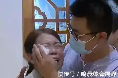 剖腹产|杜妈:自己剖腹产在病床上,许妈抱孩子出院,网友:郭父干嘛了