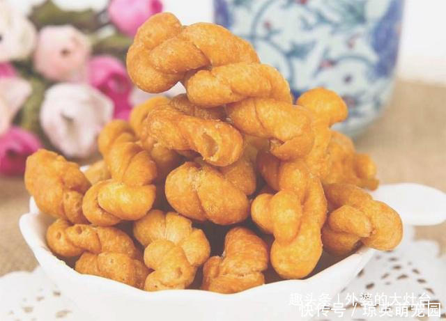 窍门|麻花酥脆有窍门,面粉里多加一勺调味,在家就能做,不比早餐店差
