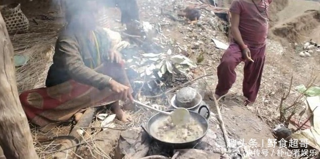 探访|尼泊尔山区穷人们的生活,中国小伙带着羊肉干探访,全家高兴吃肉