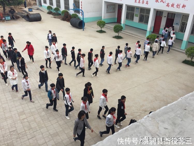 为什么中小学校长会很多年都不变？