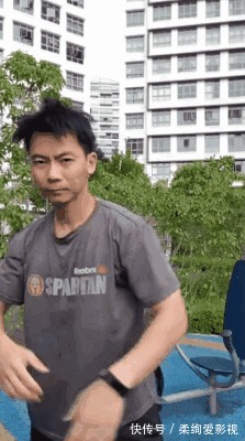 fl日本24岁网红挑战《一拳超人》训练法：1年后，从肥宅变八块腹肌
