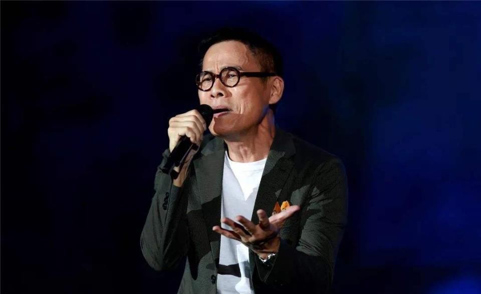 过气还不自知的音乐教父，总觉得自己很红，开了场演唱会很是尴尬！