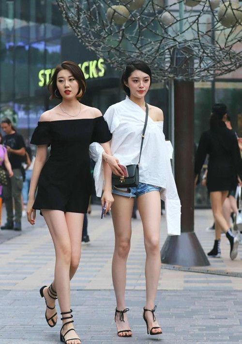 街景|街拍街景虽美,美女更美两条大长腿走在街上十分养眼