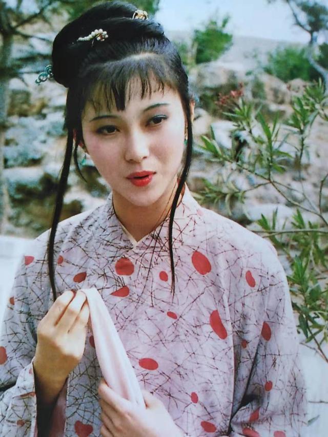 碧痕#红楼梦里,为什么袭人说好歹留着麝月,却没说好歹留下秋纹呢?