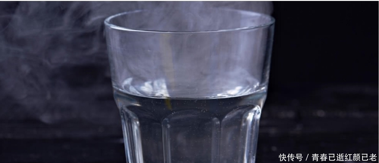 中国人|中国人为啥都爱喝热水？殊不知有这种功效，这是一种富态习惯！