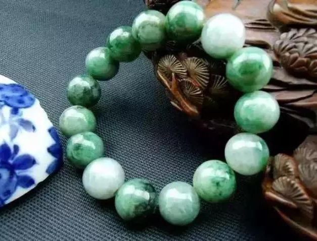 珠串|为什么翡翠珠串18颗?背后的原因意想不到!