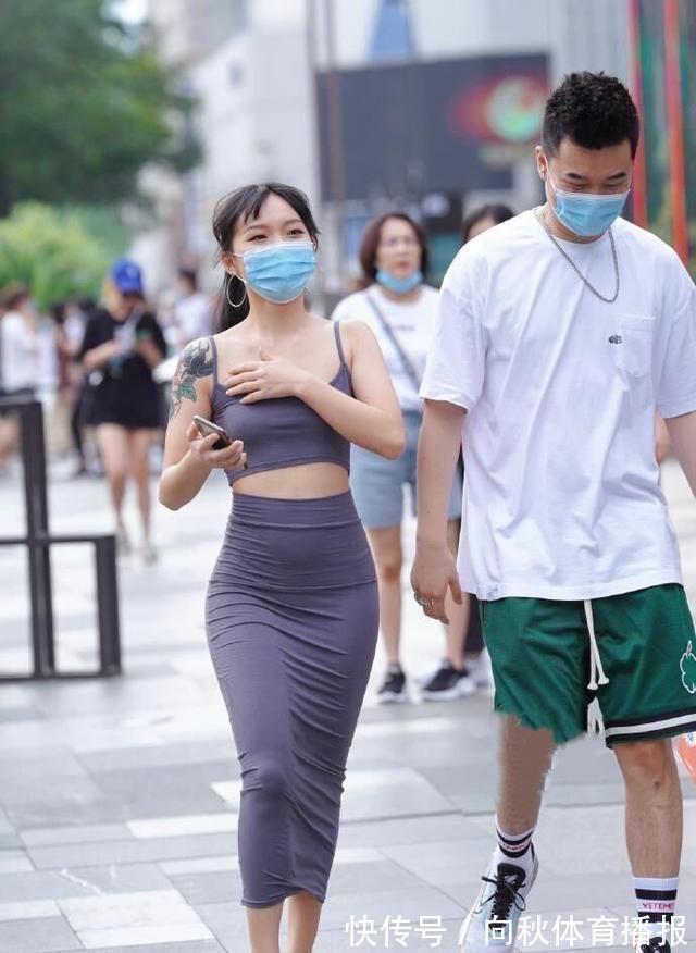 淡妆 连衣裙性感修身,让女性变更加高挑,给人惊喜