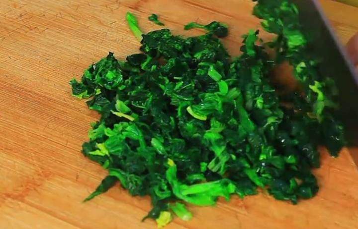 胡萝卜搭配菠菜,简单一做就变成了一道美味,鲜香美味,营养丰富