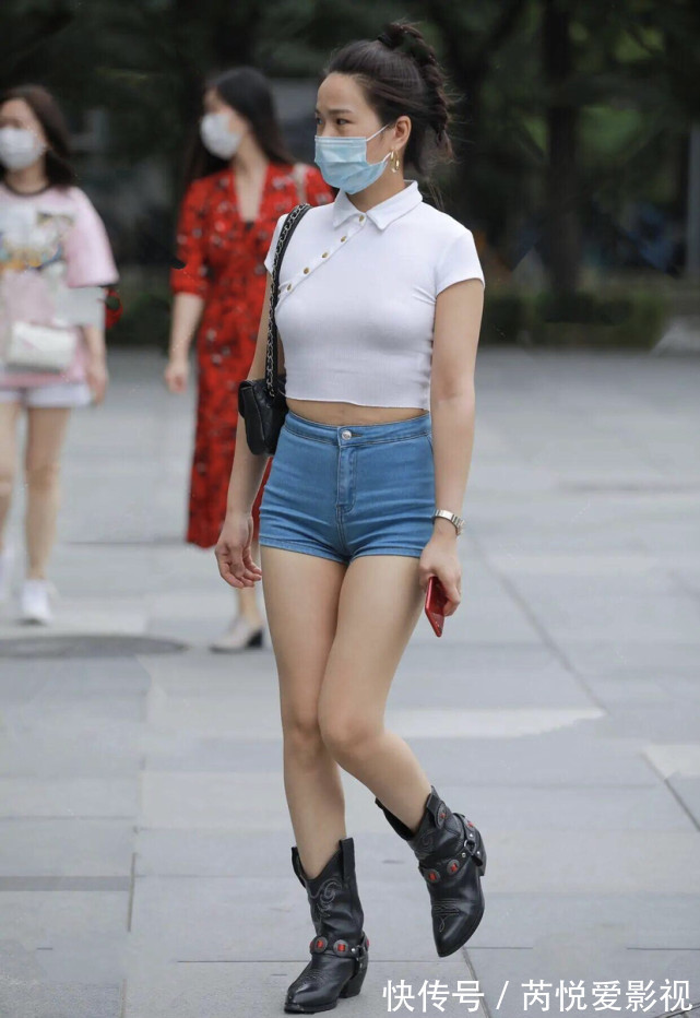 美女|高跟鞋“失宠”了，这样搭简单又时髦，小个子女生也不例外！