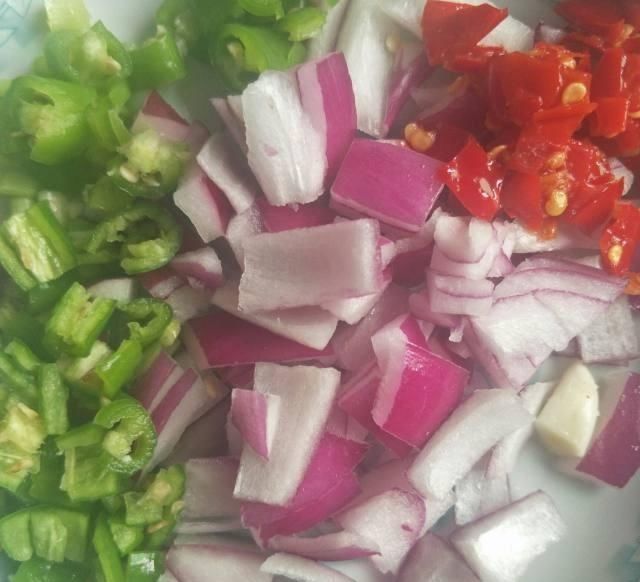 金牌蒜香骨,香酥可口,特别美味,不亚于外面的餐馆