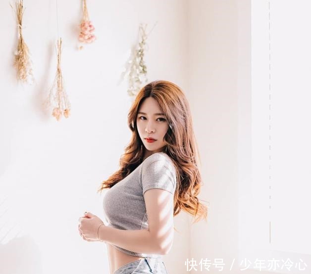 牛仔裤怎么穿都好看,突显潮流时尚感!