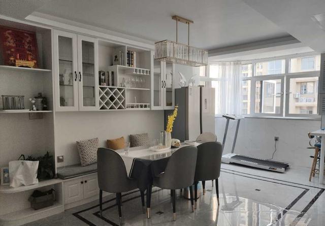 装饰|130平米复式房超宽敞，刚入住忍不住晒晒图，简约装修温馨大气