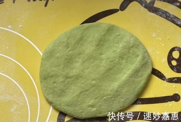 蜜红豆|扁扁平平的外貌像是一块饼,其实不是哟,好吃又好看的小面包。