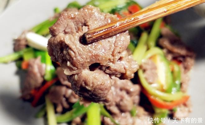 炒牛肉时,下锅前多做“两步”,牛肉炒好不硬不腥,香嫩又多汁