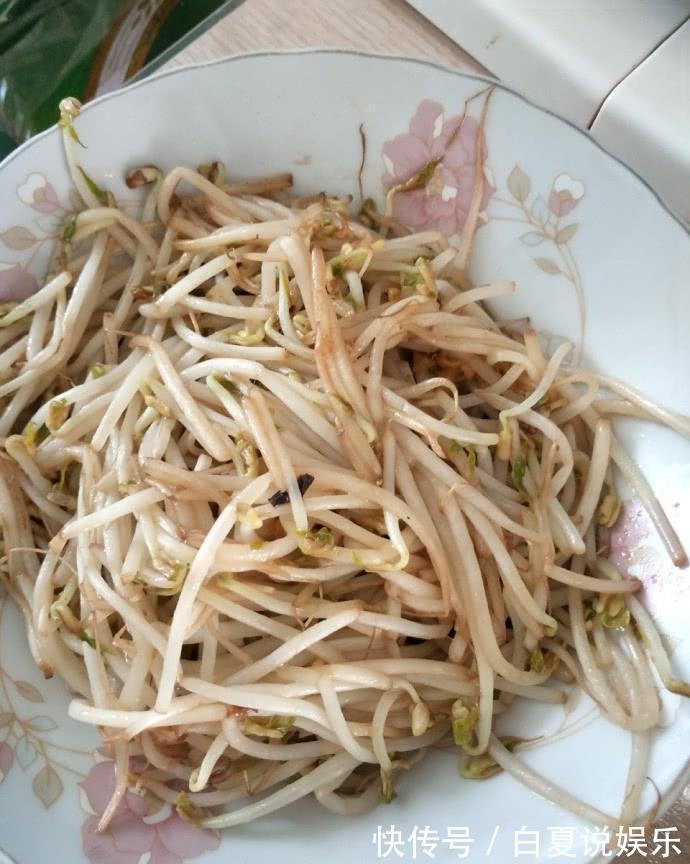 每月给婆婆交500元，一日三餐婆婆全管，你们看看这伙食值不值