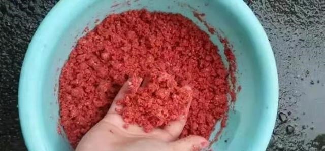 春钓“对付”大板鲫,我就喜欢用这诱鱼套路,比钓草鱼还过瘾