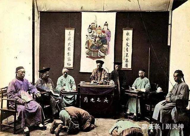 县令|清代奇案：美女私通半载，守节身死，县令巧断案，判书生永不再娶