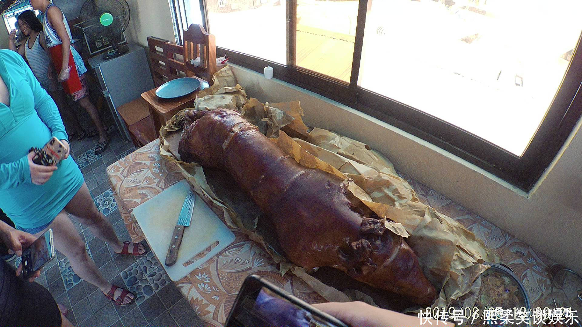 乳猪就|在菲律宾“二师兄”活不过一岁,就被烤着吃了,看着有点残忍