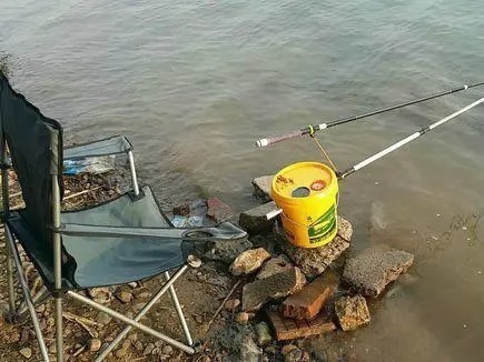 钓鱼|不想花钱买装备,就自己研究一下,我这个钓鱼装备看上去不错吧!