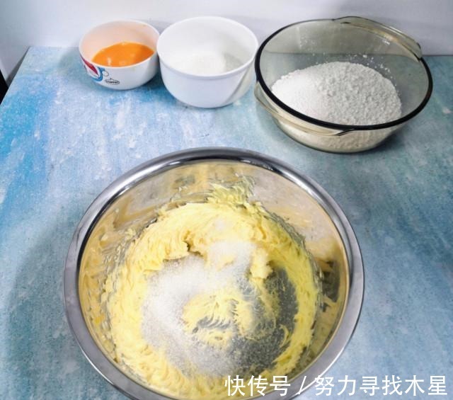 原味曲奇饼干，酥脆香甜，自己吃送人都不错！