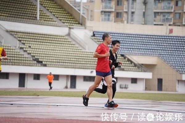 爆米花 361度爆沫雨屏不到两百元的防水好鞋 爆米花中底又软又弹