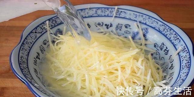 鸡蛋|土豆丝加了三个鸡蛋,但真好吃,我家一周吃六次,全家都争先恐后地吃