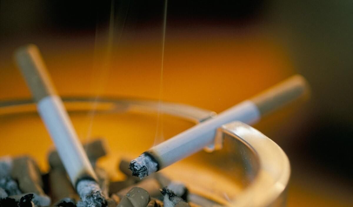 脑血管堵塞|59岁大叔,一年两次脑梗,医生饭后这2件事是祸根,最好别做